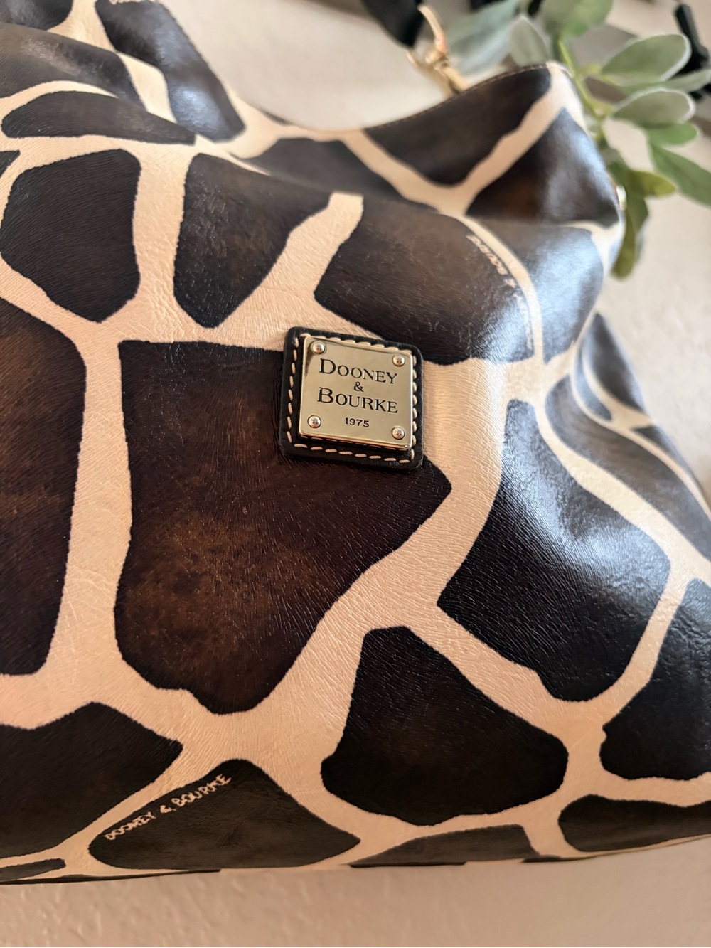Dooney & Bourke Serengeti Giraffe Print Leather Hobo Shoulder Bag, Y2K Vintage - Picture 3 of 14